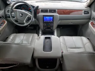 2009 GMC Sierra 2500HD SLT z VIN 1GTHK63609F152337, wystawiony jako Copart lot #45722975 z przebiegiem 251 993 mil mil oraz Szkoda całkowita • Salvage title. Historia ofert i sprzedaży dostępna na DreamBid. Obrazek 8.