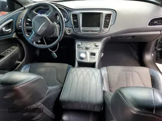 2016 Chrysler 200 S z VIN 1C3CCCBB1GN173306, wystawiony jako Copart lot #50234095 z przebiegiem 112 117 mil mil oraz Szkoda całkowita • Salvage title. Historia ofert i sprzedaży dostępna na DreamBid. Obrazek 8.
