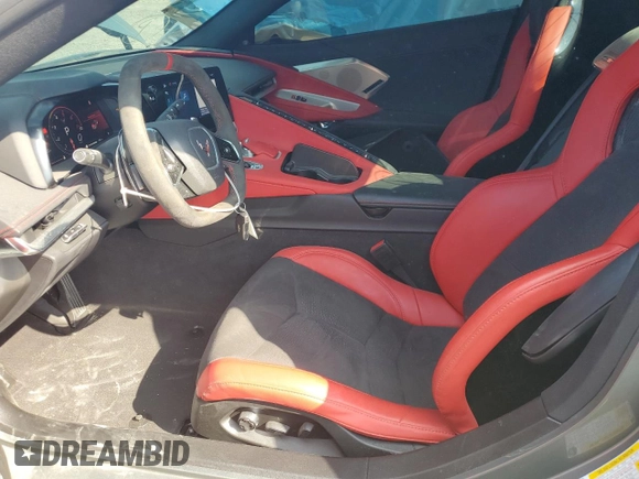 2024 Chevrolet Corvette 2LT z VIN 1G1YB3D40R5119204, wystawiony jako Copart lot #43156375 z przebiegiem 4 444 mil mil oraz Czysty tytuł • Clean title. Historia ofert i sprzedaży dostępna na DreamBid. Obrazek 7.