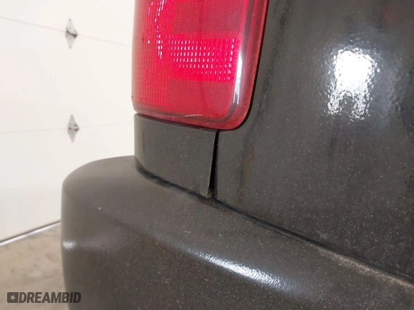 2006 GMC Envoy Denali with VIN 1GKET63M662310282, listed as a IAAI auction lot 41367523 with 216,451 mi miles. Bid and sale history available at carsss.com. Image 6.