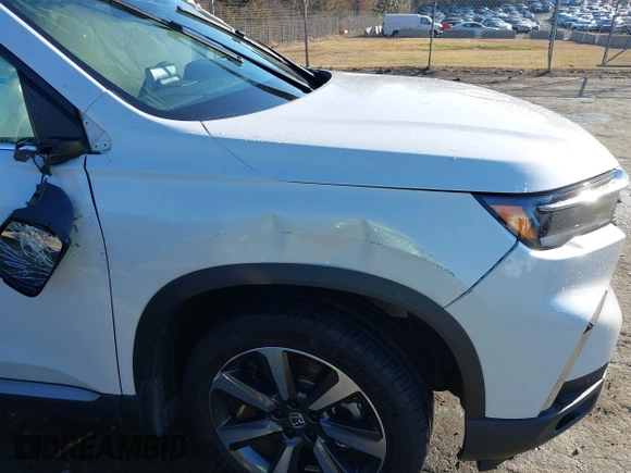 2024 Honda Pilot Touring with VIN 5FNYG2H7XRB016877, listed as a IAAI auction lot 41496013 with 18,213 mi miles and . Bid and sale history available at DreamBid. Image 12.
