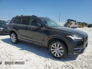 2017 Volvo XC90 Momentum z VIN YV4A22PK5H1128206, wystawiony jako Copart lot #52108315 z przebiegiem 69 510 mil mil oraz Szkody całkowita. Historia ofert i sprzedaży dostępna na DreamBid. Obrazek 4.