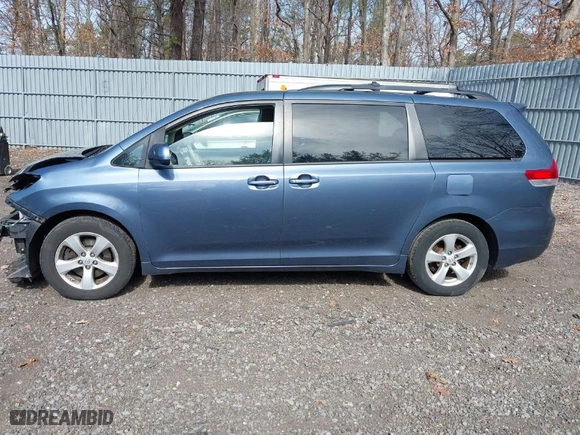 2014 Toyota Sienna LE AAS with VIN 5TDKK3DC9ES510487, listed as a IAAI auction lot 41781743 with 152,917 mi miles. Bid and sale history available at carsss.com. Image 14.