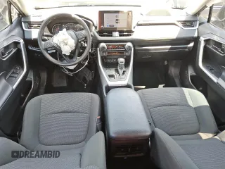 2023 Toyota RAV4 LE z VIN 2T3F1RFV6PW393703, wystawiony jako Copart lot #59969205 z przebiegiem 26 327 mil mil oraz Czysty tytuł • Clean title. Historia ofert i sprzedaży dostępna na DreamBid. Obrazek 8.
