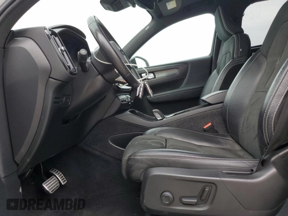 2021 Volvo XC40 z VIN YV4ED3UR8M2611762, wystawiony jako Copart lot #53993175 z przebiegiem 70 428 mil mil oraz Tytuł czysty. Historia ofert i sprzedaży dostępna na DreamBid. Obrazek 7.