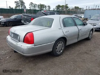 2007 Lincoln Town Car Signature Limited with VIN 1LNHM82V47Y619741, listed as a IAAI auction lot 41726243 with NaN miles. Bid and sale history available at carsss.com. Image 4.