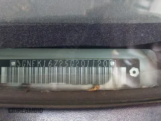 2005 Chevrolet Suburban Z71 z VIN 3GNFK16Z25G201120, wystawiony jako IAAI lot #42402550 z przebiegiem 214 095 mil mil oraz . Historia ofert i sprzedaży dostępna na DreamBid. Obrazek 9.