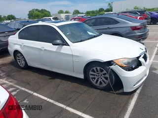 2007 BMW 3 Series 328i z VIN WBAVA33547KX83556, wystawiony jako IAAI lot #42302137 z przebiegiem 108 686 mil mil oraz . Historia ofert i sprzedaży dostępna na DreamBid. Obrazek 13.