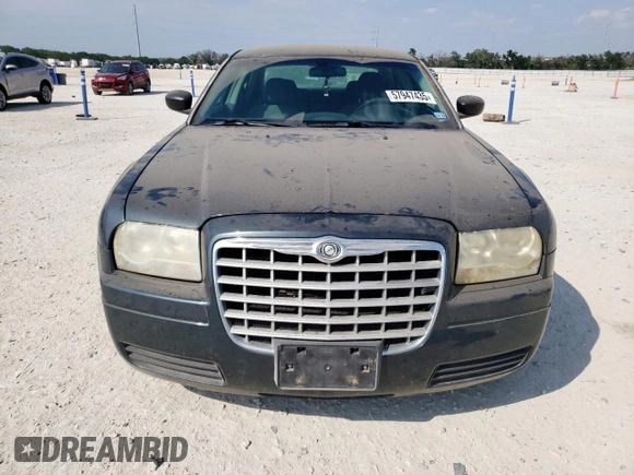 2007 Chrysler 300 z VIN 2C3KA43R37H849119, wystawiony jako Copart lot #57947435 z przebiegiem 164 045 mil mil oraz Czysty tytuł • Clean title. Historia ofert i sprzedaży dostępna na DreamBid. Obrazek 5.