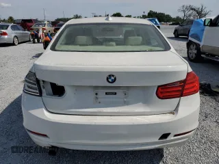 2013 BMW 3 Series 320i z VIN WBA3B1C57DK128974, wystawiony jako Copart lot #58858745 z przebiegiem Nie podano mil oraz Czysty tytuł • Clean title. Historia ofert i sprzedaży dostępna na DreamBid. Obrazek 6.