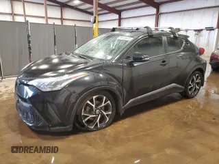 2021 Toyota C-HR LE z VIN NMTKHMBX8MR122450, wystawiony jako Copart lot #55159625 z przebiegiem 44 999 mil mil oraz Szkoda całkowita • Salvage title. Historia ofert i sprzedaży dostępna na DreamBid. Obrazek 1.