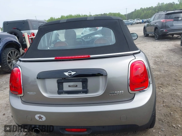 2016 MINI Convertible с VIN WMWWG5C53G3C19327, выставлен на аукционе IAAI как лот 42030590 с пробегом 33 898 миль миль и . История ставок и продаж доступна на DreamBid. Изображение 16.