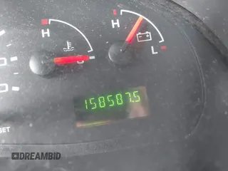 2004 Ford Econoline Passenger XL z VIN 1FBSS31L84HA63095, wystawiony jako IAAI lot #42391132 z przebiegiem 158 587 mil mil oraz . Historia ofert i sprzedaży dostępna na DreamBid. Obrazek 16.