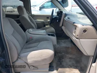 2004 Chevrolet Tahoe LS with VIN 1GNEC13Z64R168585, listed as a IAAI auction lot 42328021 with 322,354 mi miles and . Bid and sale history available at DreamBid. Image 5.