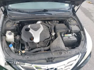 2012 Hyundai Sonata SE with VIN 5NPEC4AB7CH408636, listed as a IAAI auction lot 42188211 with 197,665 mi miles and . Bid and sale history available at carsss.com. Image 10.