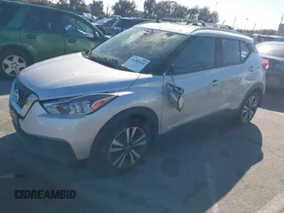 2020 Nissan Kicks SV z VIN 3N1CP5CV6LL573962, wystawiony jako IAAI lot #41783534 z przebiegiem 32 247 mil mil oraz . Historia ofert i sprzedaży dostępna na DreamBid. Obrazek 17.