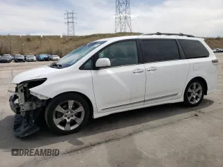 2013 Toyota Sienna SE с VIN 5TDXK3DC8DS306607, выставлен на аукционе Copart как лот 54166235 с пробегом 185 989 миль миль и Списание • Salvage title. История ставок и продаж доступна на DreamBid. Изображение 1.