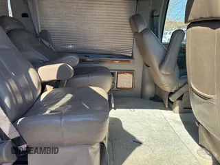 2002 Chevrolet Chevy Van z VIN 1GBFG15M421166126, wystawiony jako Copart lot #47683735 z przebiegiem 213 774 mil mil oraz Czysty tytuł • Clean title. Historia ofert i sprzedaży dostępna na DreamBid. Obrazek 6.