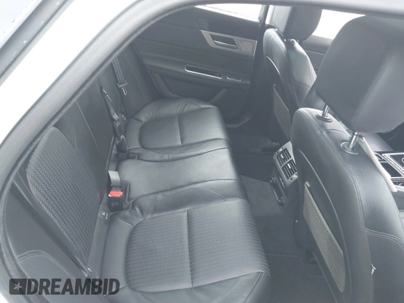 2016 Jaguar XF 35t Prestige with VIN SAJBK4BV9GCY11955, listed as a IAAI auction lot 41640739 with 83,047 mi miles. Bid and sale history available at carsss.com. Image 8.