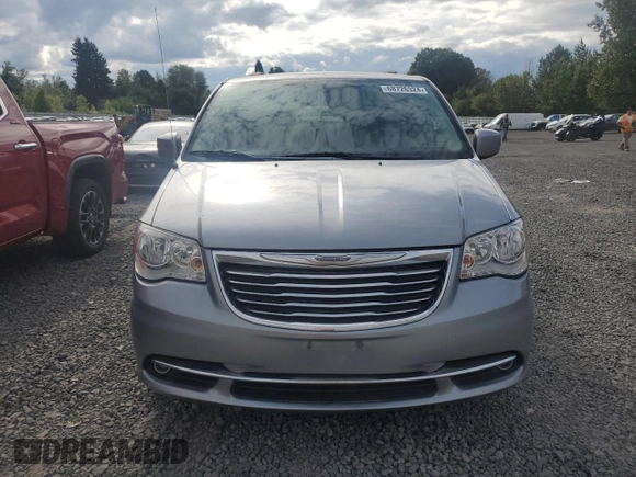 2016 Chrysler Town & Country Touring with VIN 2C4RC1BG4GR282061, listed as a Copart auction lot 68726324 with 139,247 mi miles and Clean Title. Bid and sale history available at DreamBid. Image 5.
