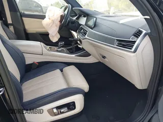 2022 BMW X7 M50i z VIN 5UXCX6C08N9M15818, wystawiony jako IAAI lot #41434065 z przebiegiem 52 740 mil mil oraz . Historia ofert i sprzedaży dostępna na DreamBid. Obrazek 5.