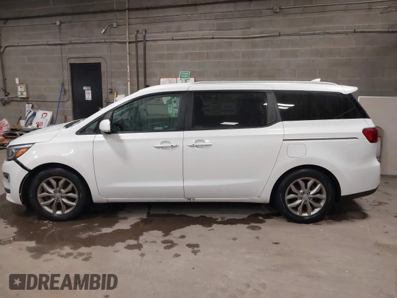 2019 Kia Sedona LX with VIN KNDMB5C11K6500813, listed as a IAAI auction lot 41570570 with 104,480 mi miles. Bid and sale history available at carsss.com. Image 14.