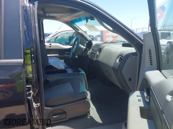 2006 Ford F-150 XLT z VIN 1FTRW12W46FB05899, wystawiony jako IAAI lot #42808707 z przebiegiem 364 716 mil mil oraz . Historia ofert i sprzedaży dostępna na DreamBid. Obrazek 5.