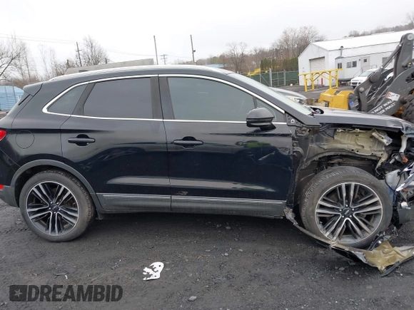 2017 Lincoln MKC Reserve with VIN 5LMTJ3DH4HUL32550, listed as a IAAI auction lot 41961355 with 60,104 mi miles. Bid and sale history available at carsss.com. Image 13.