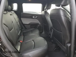2024 Jeep Compass Latitude Lux z VIN 3C4NJDFN1RT130236, wystawiony jako Copart lot #51159065 z przebiegiem 9 678 mil mil oraz Szkoda całkowita • Salvage title. Historia ofert i sprzedaży dostępna na DreamBid. Obrazek 11.