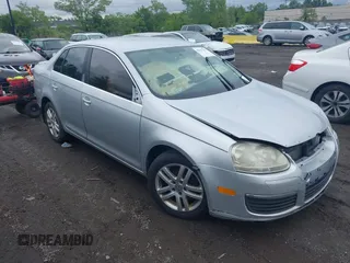 2010 Volkswagen Jetta TDI с VIN 3VWAL7AJ6AM082663, выставлен на аукционе IAAI как лот 42337155 с пробегом Не указан миль и . История ставок и продаж доступна на DreamBid. Изображение 1.