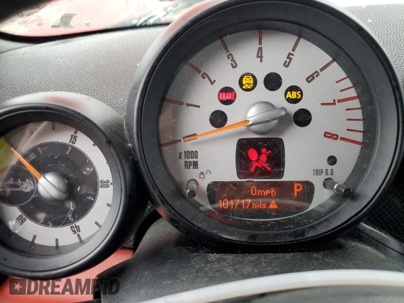 2014 MINI Convertible S with VIN WMWZP3C52ET706143, listed as a Copart auction lot 43184955 with 101,717 mi miles and Salvage title. Bid and sale history available at DreamBid. Image 9.