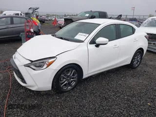 2019 Toyota Yaris L z VIN 3MYDLBYV5KY506616, wystawiony jako IAAI lot #41905500 z przebiegiem 62 758 mil mil oraz . Historia ofert i sprzedaży dostępna na DreamBid. Obrazek 2.