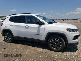 2022 Jeep Compass Latitude with VIN 3C4NJCBB5NT118932, listed as a Copart auction lot 55504443 with 11,152 mi miles and Salvage Title. Bid and sale history available at carsss.com. Image 4.