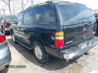 2005 GMC Yukon SLT with VIN 1GKEK13TX5R274020, listed as a IAAI auction lot 41889445 with 209,132 mi miles. Bid and sale history available at carsss.com. Image 3.