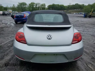2013 Volkswagen Beetle 2.5L w/Sound/Nav z VIN 3VW5P7ATXDM812019, wystawiony jako Copart lot #56921485 z przebiegiem Nie podano mil oraz Szkoda całkowita • Salvage title. Historia ofert i sprzedaży dostępna na DreamBid. Obrazek 6.