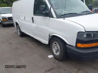 2022 Chevrolet Express Cargo z VIN 1GCWGAF72N1142965, wystawiony jako IAAI lot #42463029 z przebiegiem 49 782 mil mil oraz . Historia ofert i sprzedaży dostępna na DreamBid. Obrazek 6.