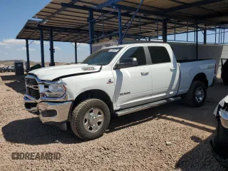 2021 Ram 2500 Big Horn z VIN 3C6UR5DL1MG678113, wystawiony jako Copart lot #52964005 z przebiegiem 26 489 mil mil oraz Szkody całkowita. Historia ofert i sprzedaży dostępna na DreamBid. Obrazek 1.