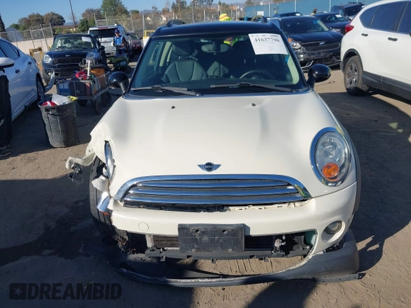 2012 MINI Clubman z VIN WMWZF3C58CT189866, wystawiony jako IAAI lot #41637796 z przebiegiem 97 073 mil mil oraz . Historia ofert i sprzedaży dostępna na DreamBid. Obrazek 12.