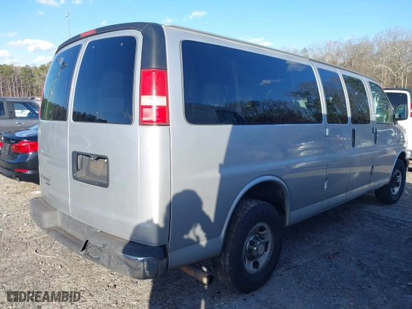 2013 Chevrolet Express Passenger 1LT with VIN 1GAZG1FA6D1103764, listed as a IAAI auction lot 41173886 with 470,000 mi miles. Bid and sale history available at carsss.com. Image 4.