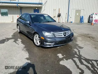 2013 Mercedes-Benz C 300 Sport z VIN WDDGF8AB2DR269765, wystawiony jako Copart lot #53187405 z przebiegiem Nie podano mil oraz Szkoda całkowita • Salvage title. Historia ofert i sprzedaży dostępna na DreamBid. Obrazek 13.