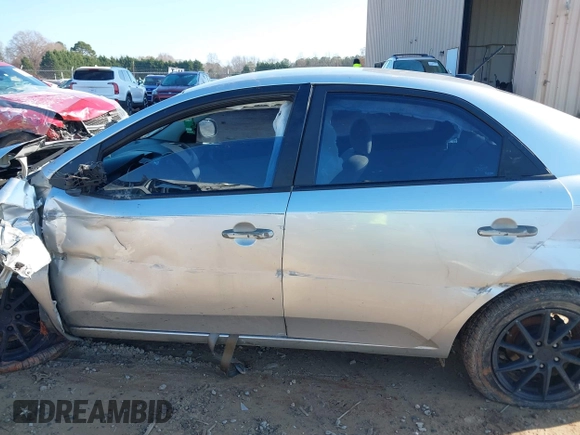 2010 Kia Forte EX z VIN KNAFU4A24A5862810, wystawiony jako IAAI lot #41141468 z przebiegiem 267 768 mil mil oraz . Historia ofert i sprzedaży dostępna na DreamBid. Obrazek 14.