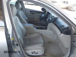 2009 Lexus LS 460 with VIN JTHBL46F895091293, listed as a IAAI auction lot 41825852 with 193,568 mi miles. Bid and sale history available at carsss.com. Image 5.