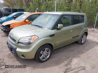 2010 Kia Soul + with VIN KNDJT2A27A7138523, listed as a IAAI auction lot 42033515 with 200,916 mi miles. Bid and sale history available at carsss.com. Image 2.