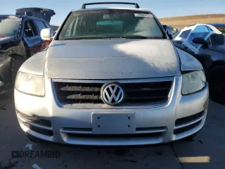 2004 Volkswagen Touareg z VIN WVGBC67L94D021426, wystawiony jako Copart lot #44059535 z przebiegiem 148 887 mil mil oraz Czysty tytuł • Clean title. Historia ofert i sprzedaży dostępna na DreamBid. Obrazek 5.