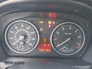 2011 BMW 3 Series 328i xDrive с VIN WBAPK5C53BA661805, выставлен на аукционе IAAI как лот 42299271 с пробегом 129 701 миль миль и . История ставок и продаж доступна на DreamBid. Изображение 7.