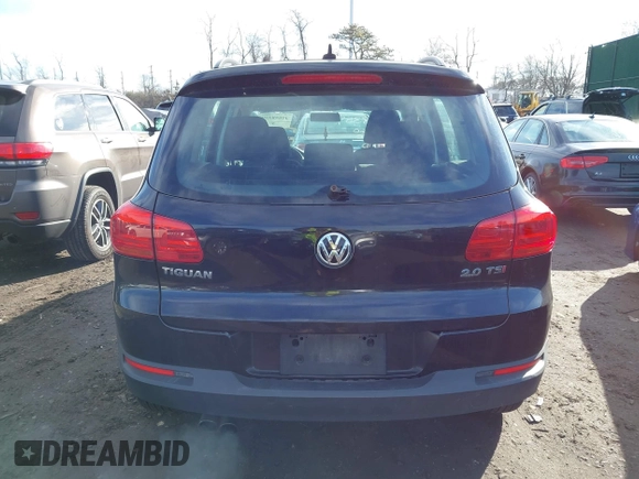 2015 Volkswagen Tiguan SE z VIN WVGAV7AX2FW593453, wystawiony jako IAAI lot #41658359 z przebiegiem 159 619 mil mil oraz . Historia ofert i sprzedaży dostępna na DreamBid. Obrazek 16.