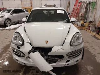 2014 Porsche Cayenne with VIN WP1AA2A29ELA09538, listed as a IAAI auction lot 41617272 with 87,269 mi miles. Bid and sale history available at carsss.com. Image 12.