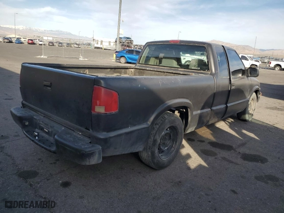 2003 Chevrolet S-10 LS with VIN 1GCCS19X538145019, listed as a Copart auction lot 49492075 with 286,260 mi miles and Clean Title. Bid and sale history available at carsss.com. Image 3.