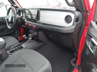2024 Jeep Wrangler Willys z VIN 1C4RJXN67RW227593, wystawiony jako IAAI lot #41519596 z przebiegiem 7 851 mil mil oraz . Historia ofert i sprzedaży dostępna na DreamBid. Obrazek 5.