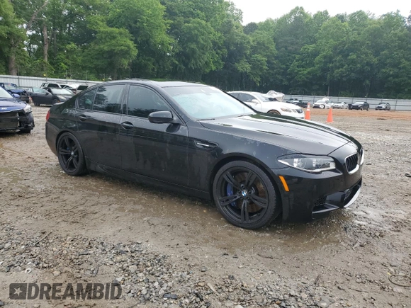 2014 BMW M5 z VIN WBSFV9C58ED097285, wystawiony jako Copart lot #55835345 z przebiegiem 108 189 mil mil oraz Szkoda całkowita • Salvage title. Historia ofert i sprzedaży dostępna na DreamBid. Obrazek 4.